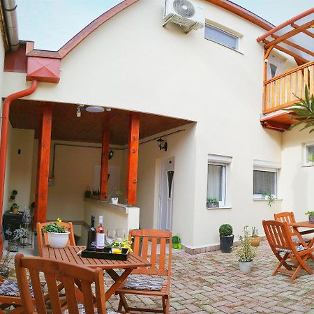 Várfal apartman Eger Esterno foto