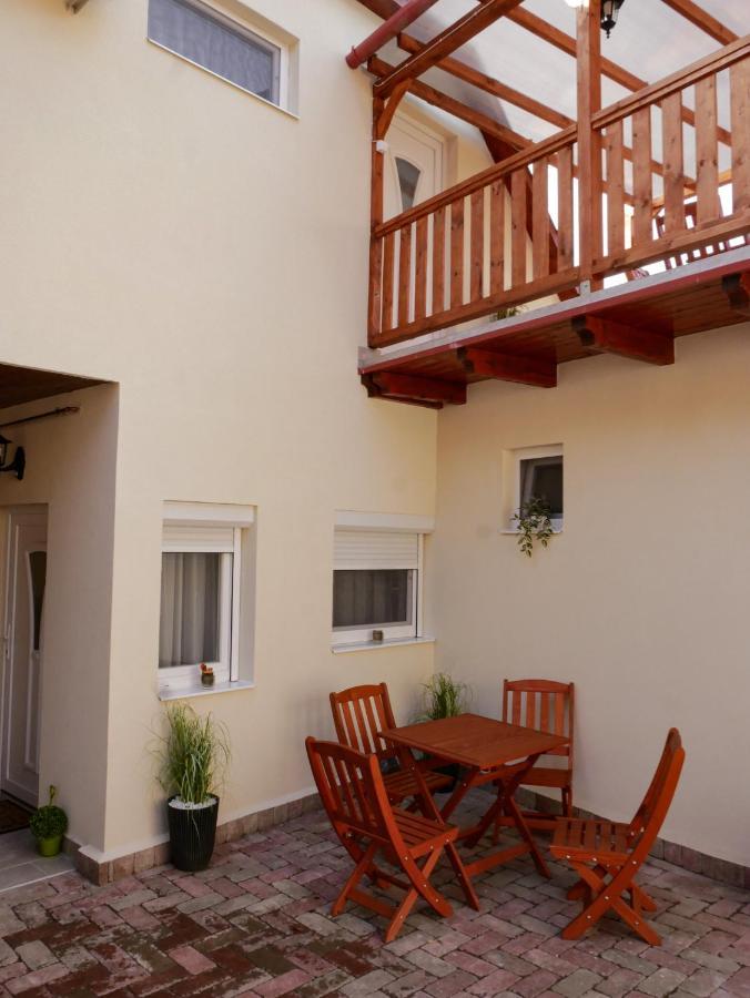 Várfal apartman Eger Esterno foto