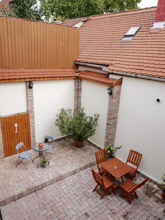 Várfal apartman Eger Esterno foto