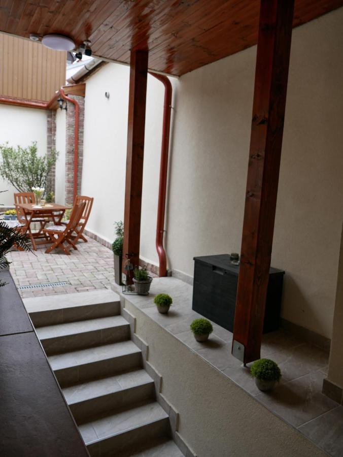 Várfal apartman Eger Esterno foto