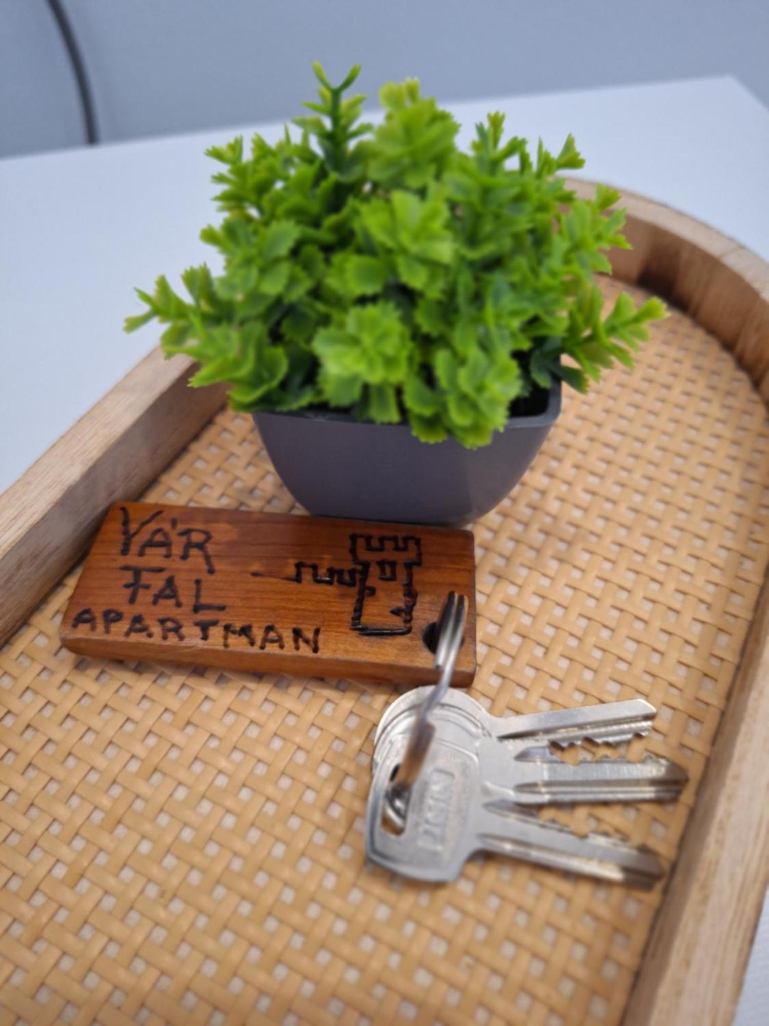 Várfal apartman Eger Esterno foto