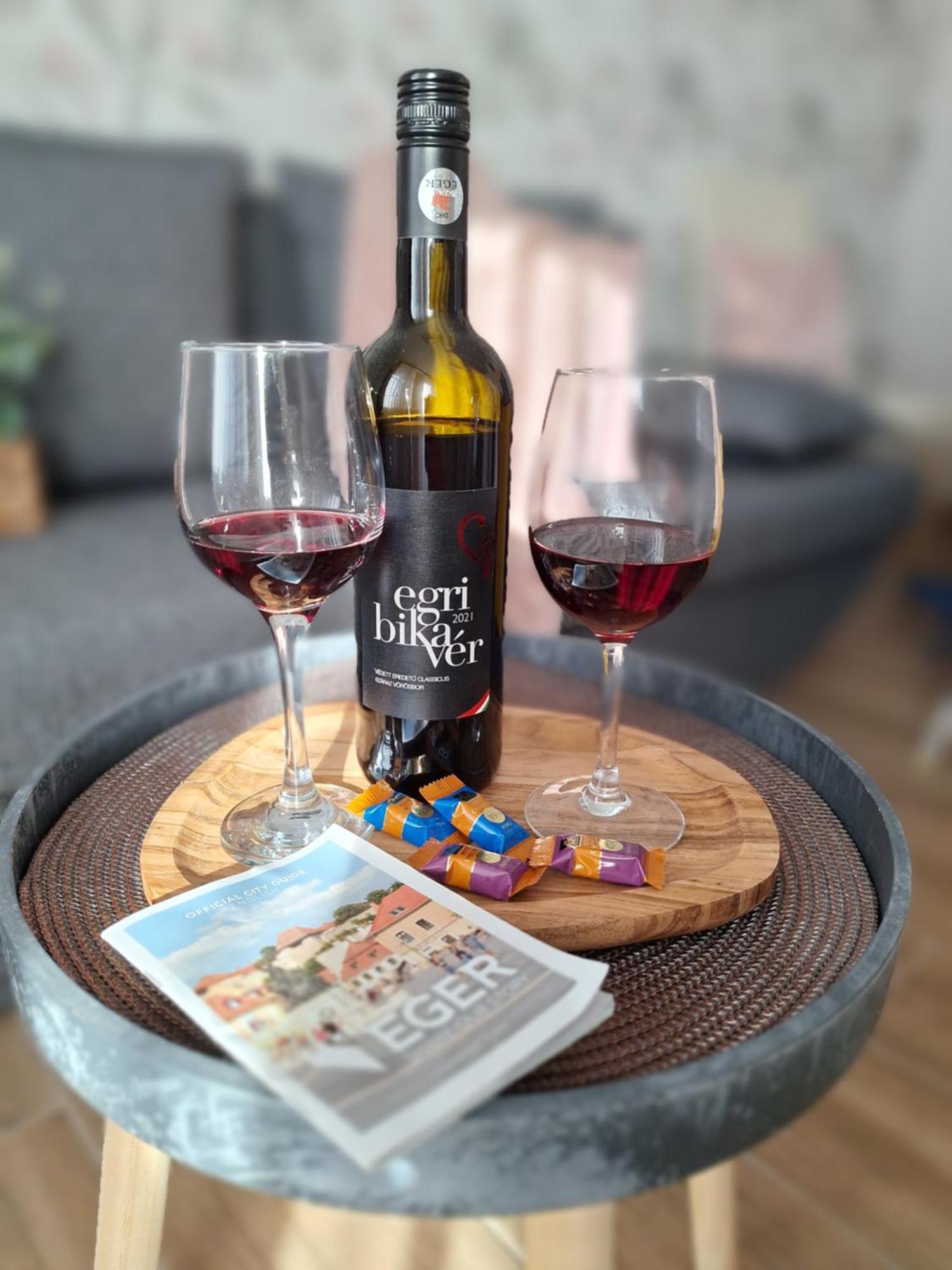 Várfal apartman Eger Esterno foto