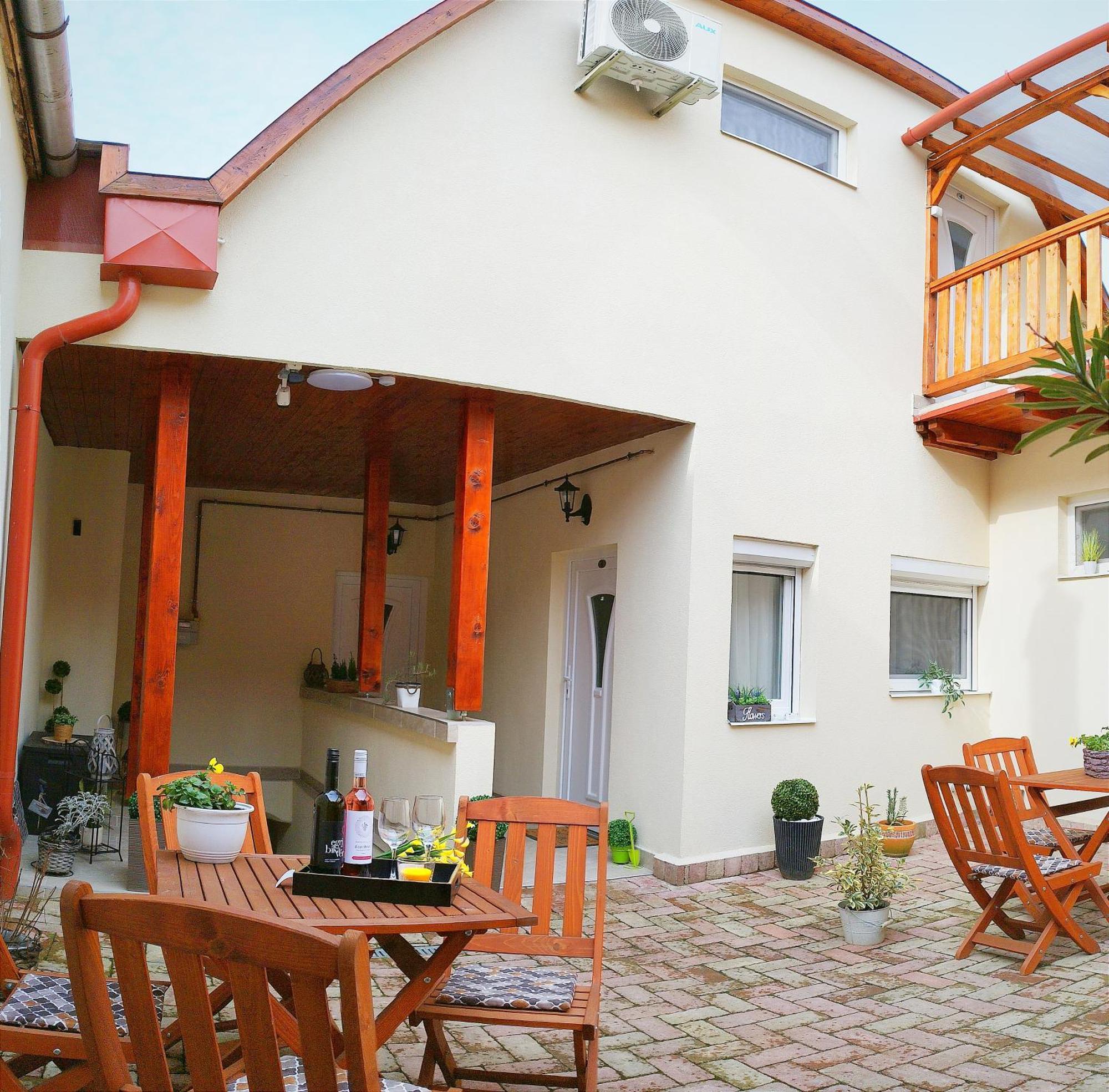 Várfal apartman Eger Esterno foto
