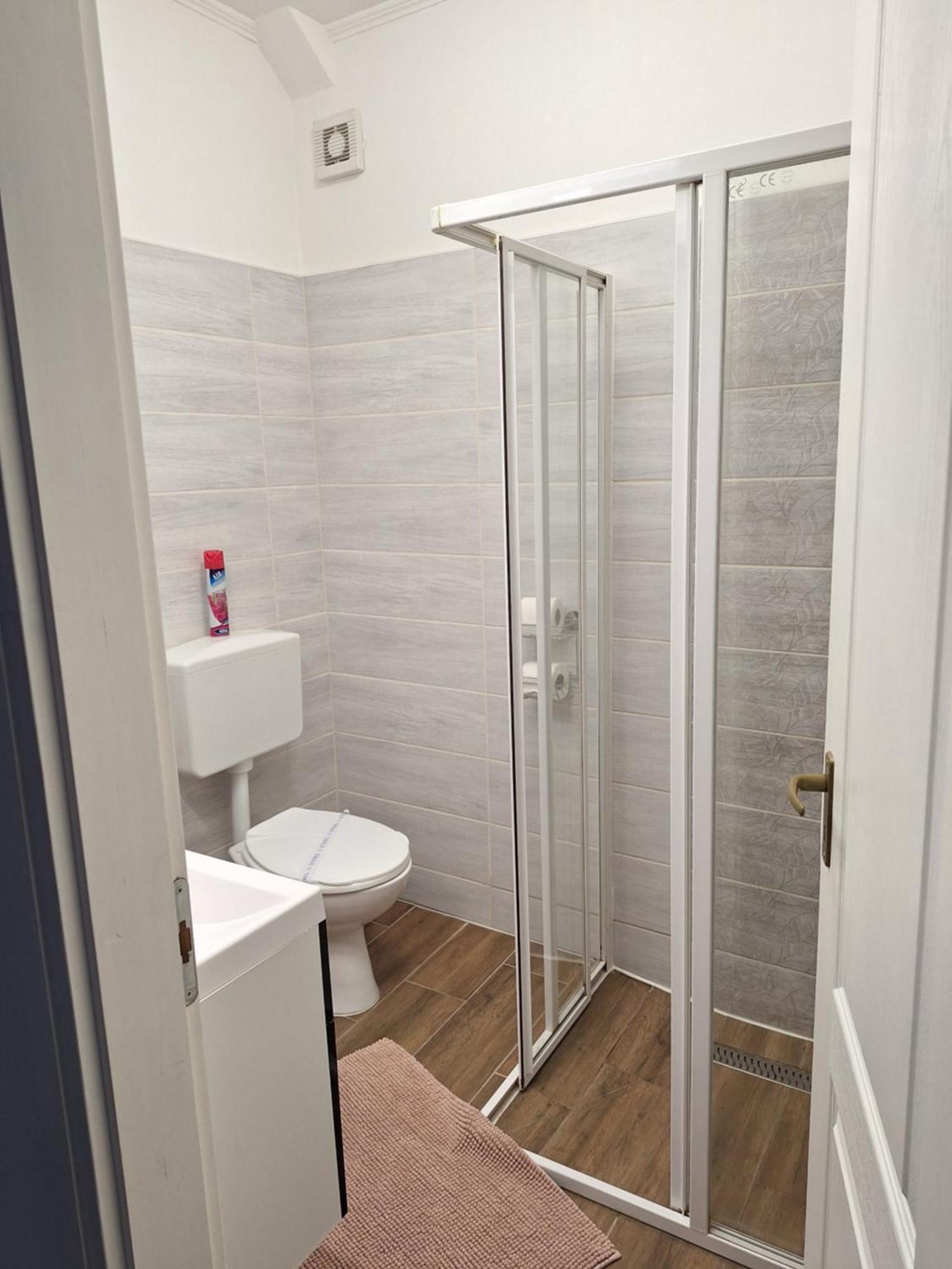 Várfal apartman Eger Esterno foto