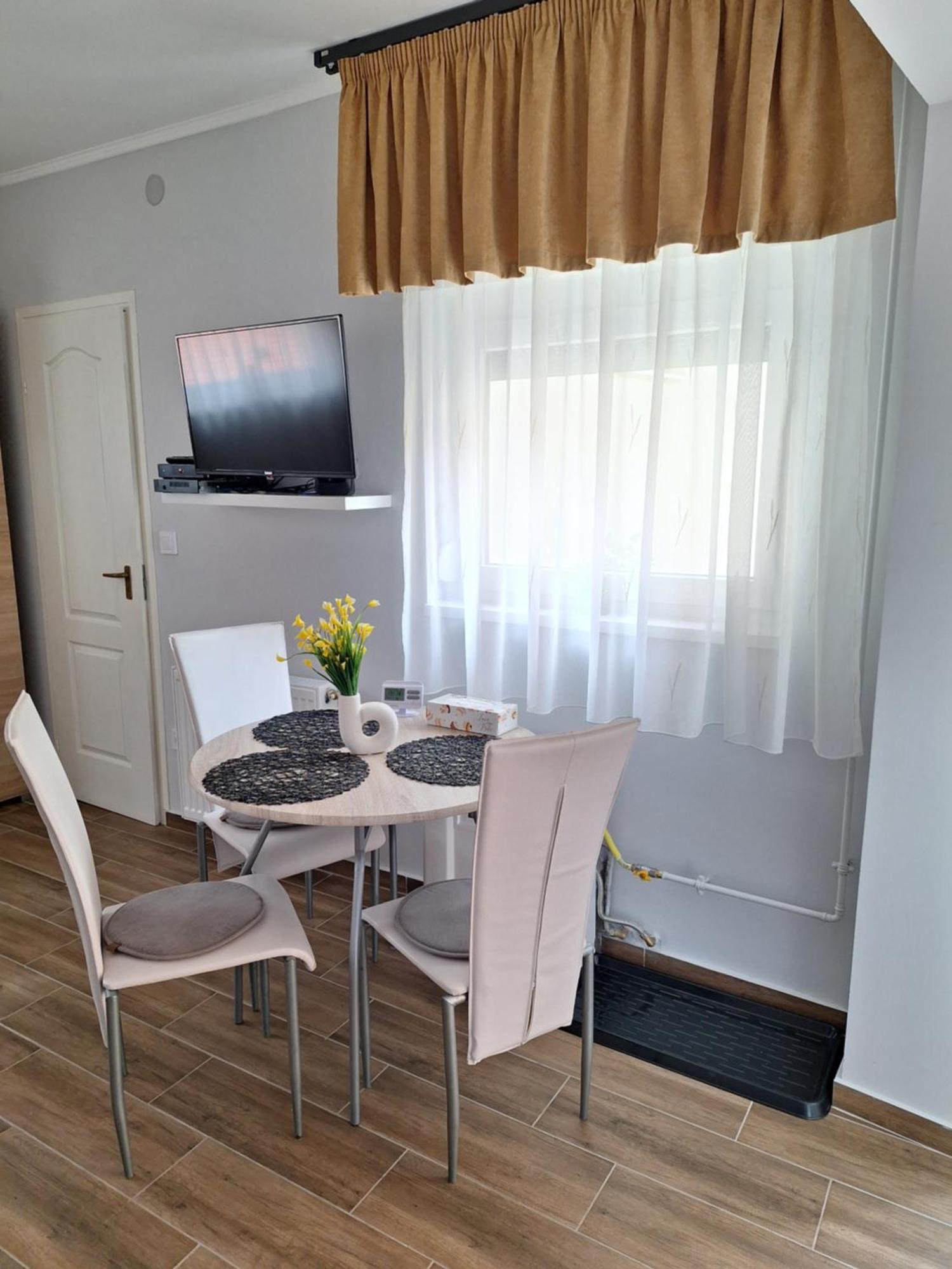 Várfal apartman Eger Esterno foto