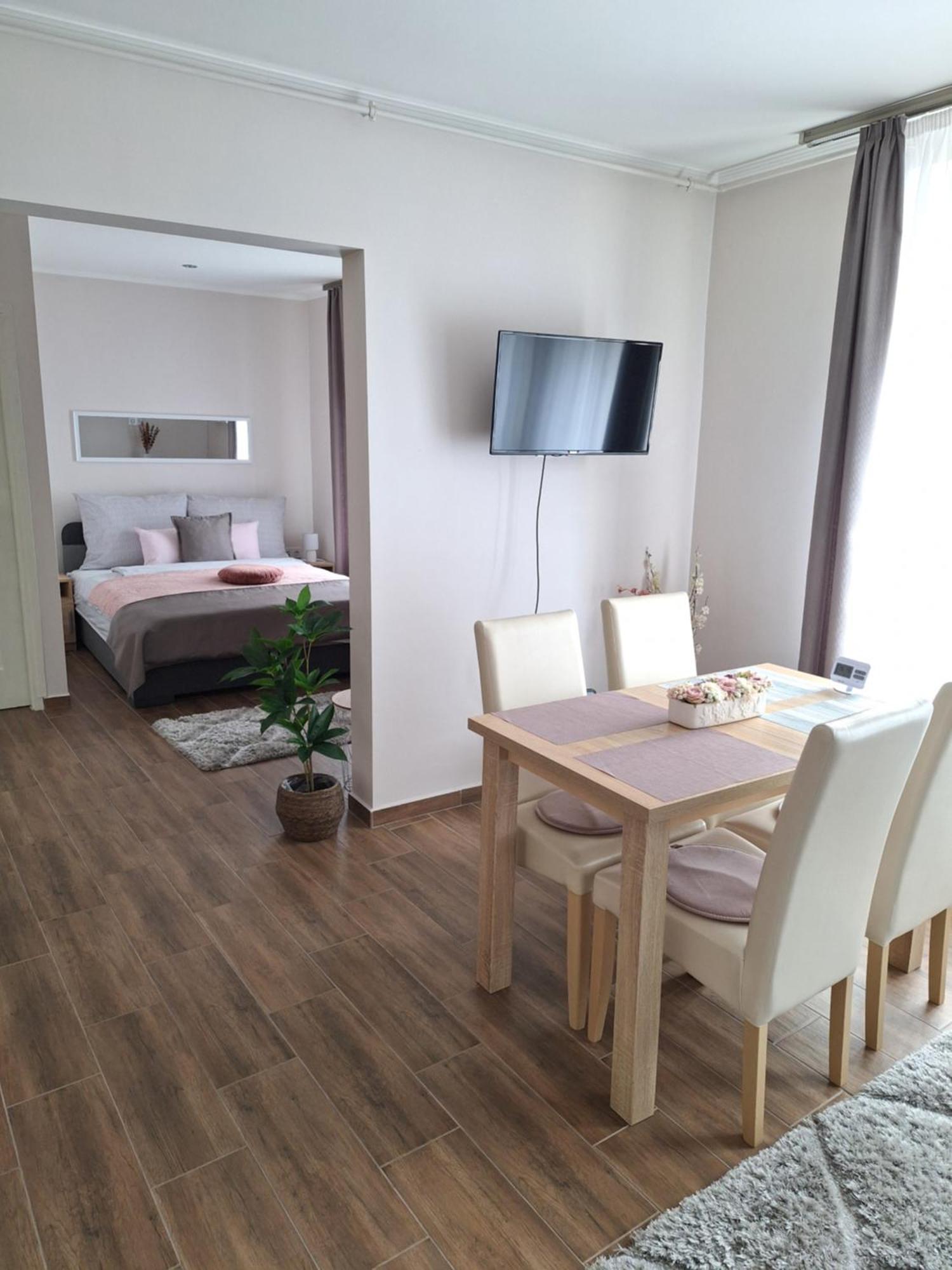Várfal apartman Eger Esterno foto