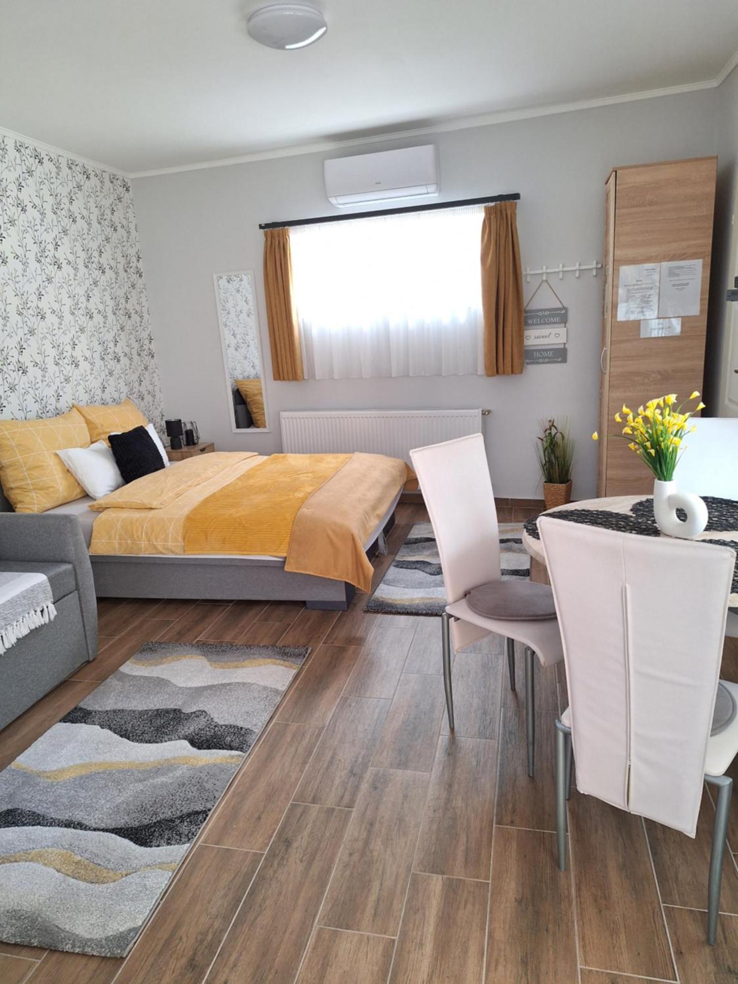 Várfal apartman Eger Esterno foto