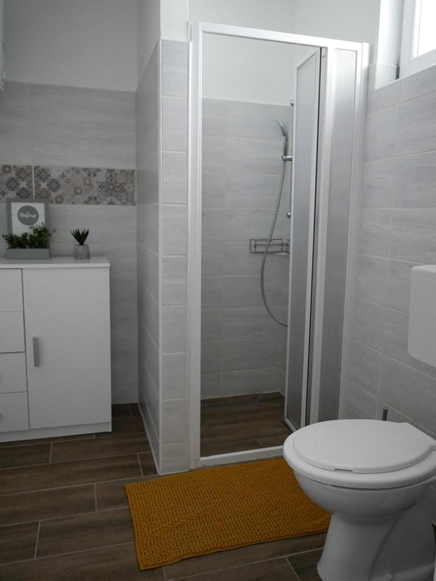 Várfal apartman Eger Camera foto